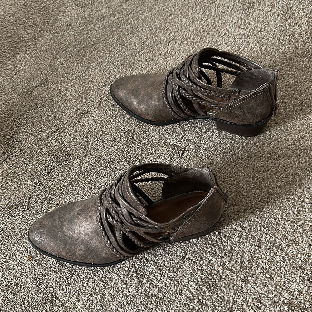 Shoes - Picture 3 of 6
